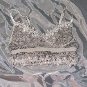 Elegant Lace Bralette in Gray